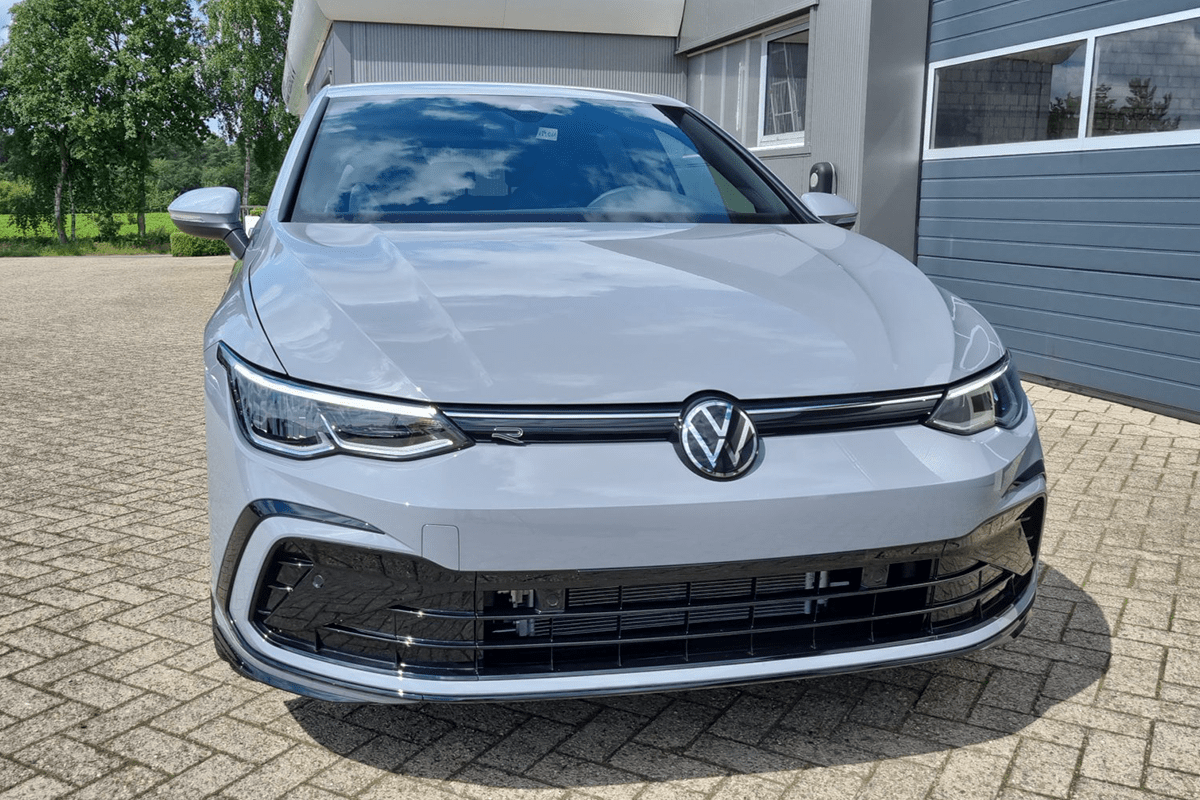 VW Golf Front Grau